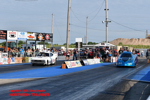Scott Pareso - 'Altered Reality' (right 
lane) vs Dustin Bradford - 'American Dream' (left lane)